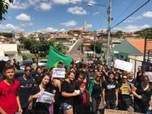 LIXO NAS CAÇAMBAS – UM GRANDE PROBLEMA