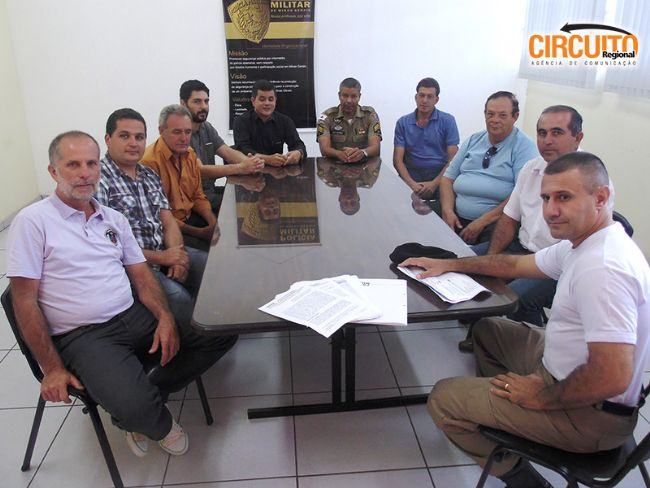 VEREADORES CONHECEM SISTEMA DE MONITORAMENTO NA SEDE DA POLÍCIA MILITAR EM PASSOS