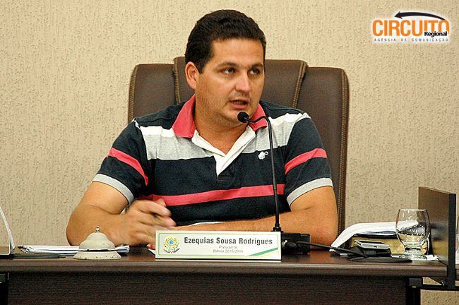 VEREADOR EZEQUIAS SOLICITA PINTURA DE FAIXAS DE PEDESTRES NA CIDADE