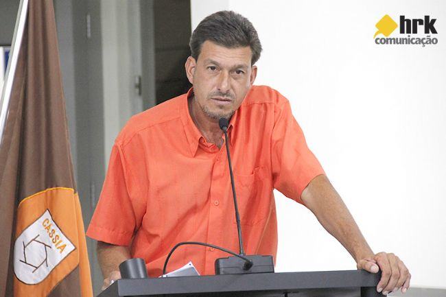 VEREADOR RICARDO PEDE REFORMA DE QUADRAS ESPORTIVAS