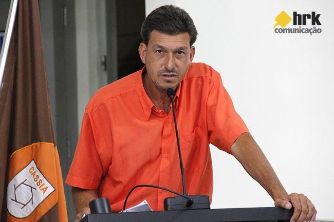 VEREADOR RICARDO SUGERE A CONSTRUÇÃO DE BANHEIROS NA PRAÇA DO FÓRUM