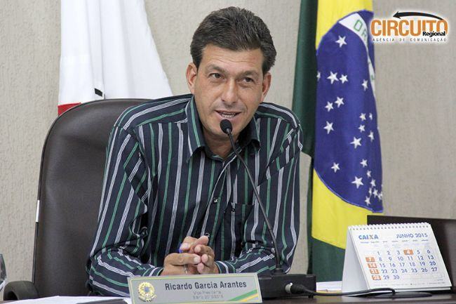 VEREADOR RICARDO PEDE MELHORIAS EM ILUMINAÇÃO PÚBLICA E TRÂNSITO