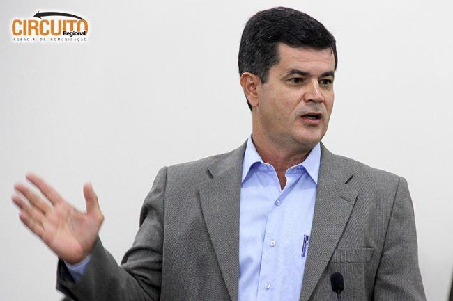 VEREADOR SÉRGIO PEDE INFORMAÇÕES SOBRE A UTILIZAÇÃO DE HERBICIDAS NA CIDADE