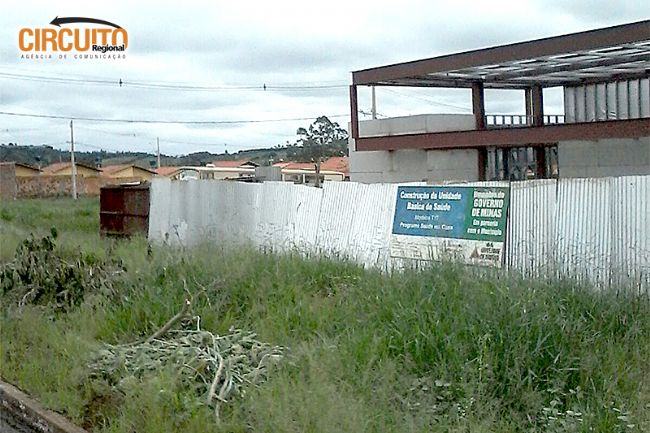 OBRA PARALISADA COM FOCOS DA DENGUE GERAM RECLAMAÇÃO DA POPULAÇÃO DE CÁSSIA