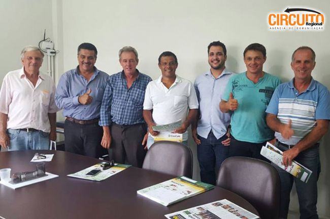 VEREADORES ENTREGAM PEDIDOS AO DEPUTADO EMIDINHO MADEIRA