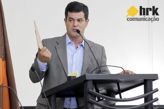 VEREADOR SÉRGIO COBRA INFORMAÇÕES SOBRE DÍVIDAS RESTANTES DA PREFEITURA